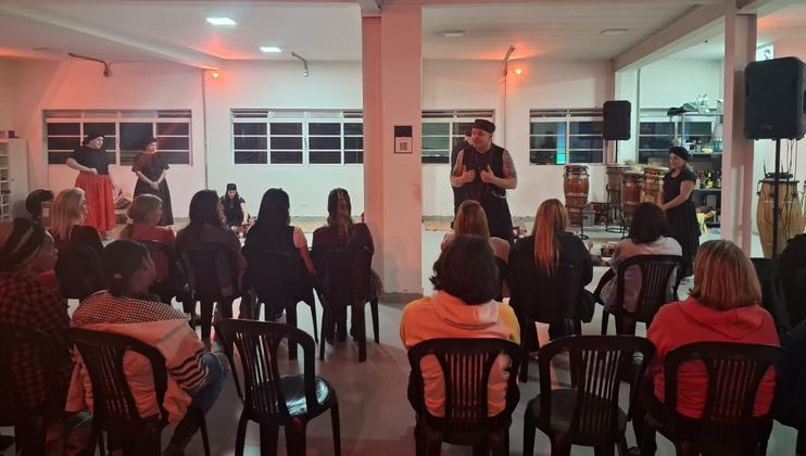 Aula Experimental no Terreiro Exu Marabô, sala cheia